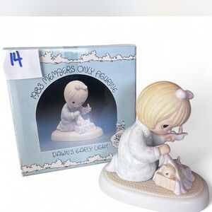 Precious Moments Collectors Club ‘Dawn’s Early Light’ figurine